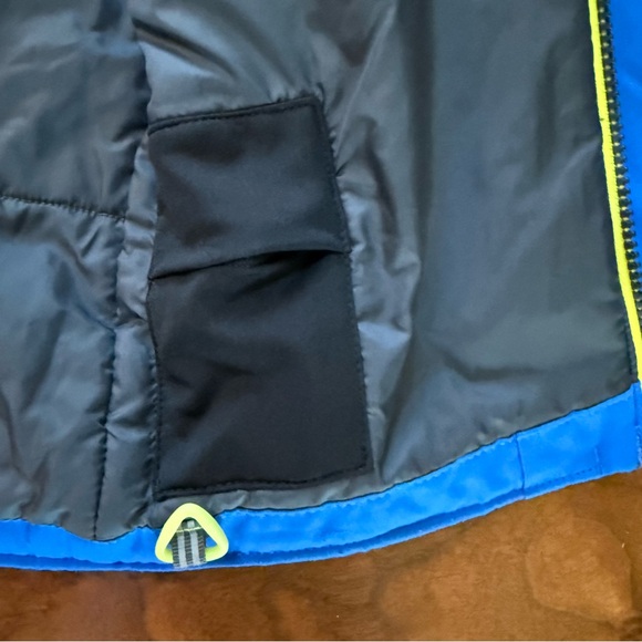 Obermeyer Boys Ski Parka Size 4 - Picture 6 of 15